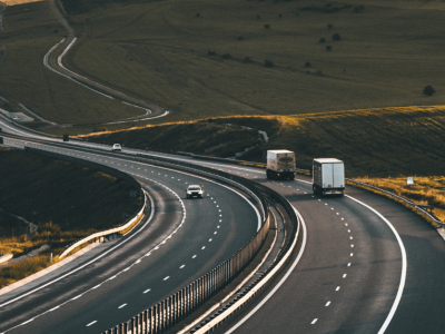 Cum alegi sistemul de tracking GPS potrivit – GPS tracking – Tracker auto – camion – vehicule – flota auto Cum alegi sistemul de tracking GPS potrivit - GPS tracking - Tracker auto - camion - vehicule - flota auto